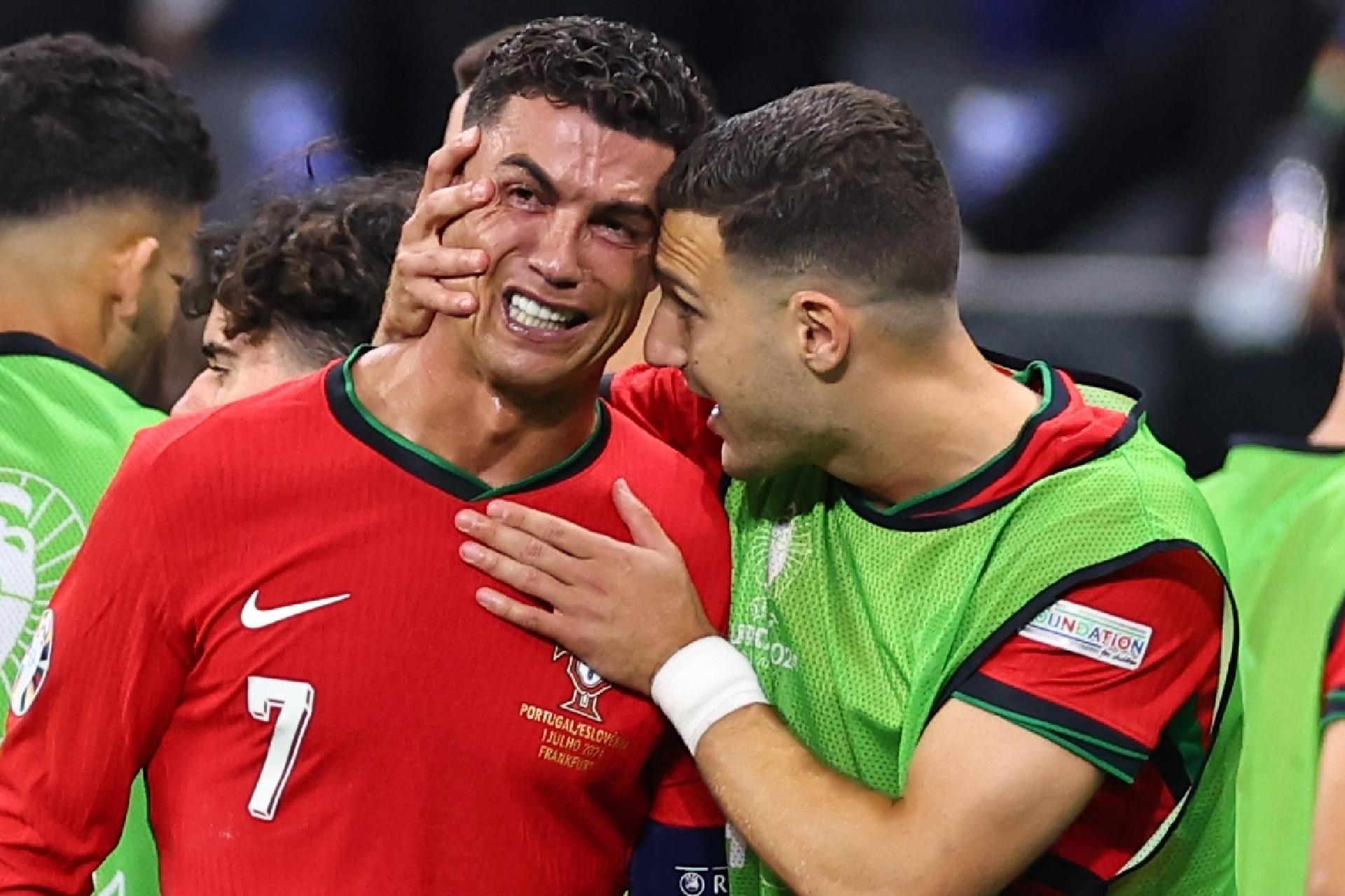 Cristiano Ronaldo chora ao perder pênalti em jogo de Portugal; assista