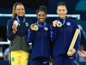 Prata, Rebeca Andrade recebe R$ 5 mil a menos que Simone Biles com o ouro