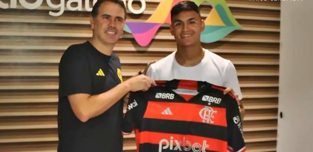 Carlos Alcaraz chega ao Flamengo: nova contratação promete ser destaque no Brasil.
