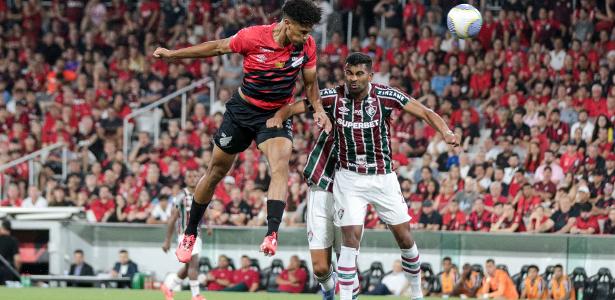 Fluminense perde pênalti, mas empata com o Athletico e fica fora do Z4