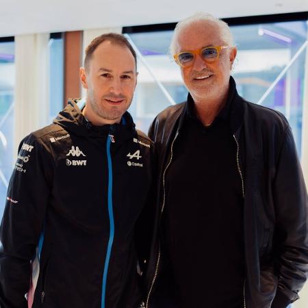 Oliver Oakes e Flavio Briatore quando o inglês foi contratado pela Alpine em 2024 Oliver Oakes e Flavio Briatore quando o inglês foi contratado pela Alpine em 2024