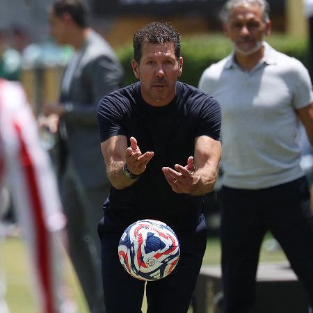 Diego Simeone, técnico do Atlético de Madri, em confronto contra o Botafogo, pelo Mundial de Clubes 2025 - Patrick T. Fallon / AFP