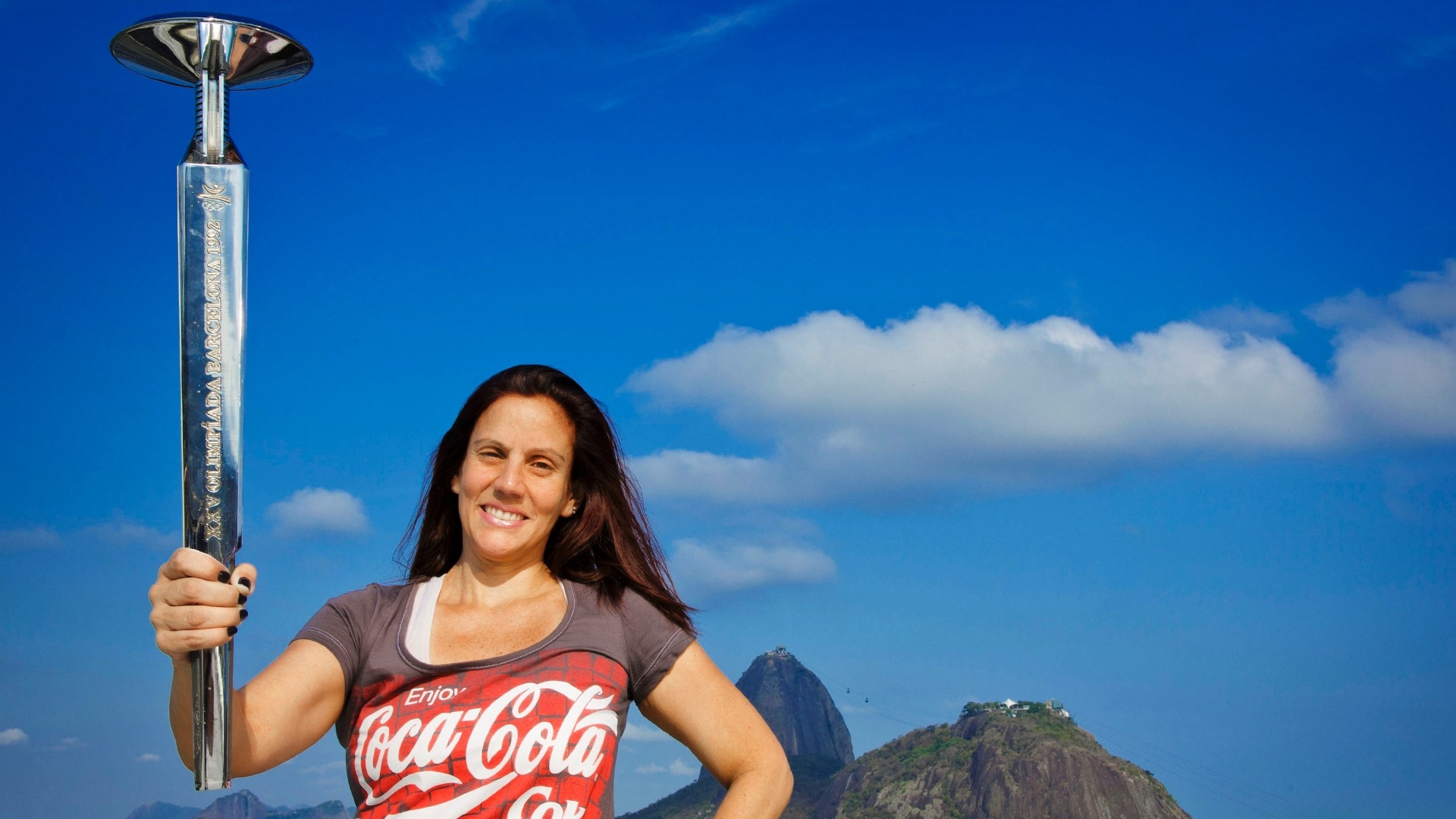 24.jun.2015 - Lara Leite de Castro tinha 19 anos e estudava educação física quando escreveu uma redação sobre os ideais olímpicos e se tornou a primeira brasileira a conduzir a tocha em Jogos Olímpicos.