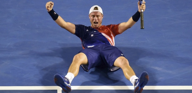 De uniforme comemorativo, australiano Lleyton Hewitt se despede do tênis profissional