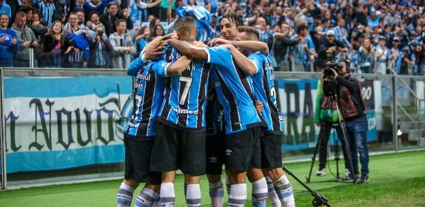 Jogadores do Grêmio comemoram vitória contra o Cruzeiro - Lucas Uebel/Divulgação