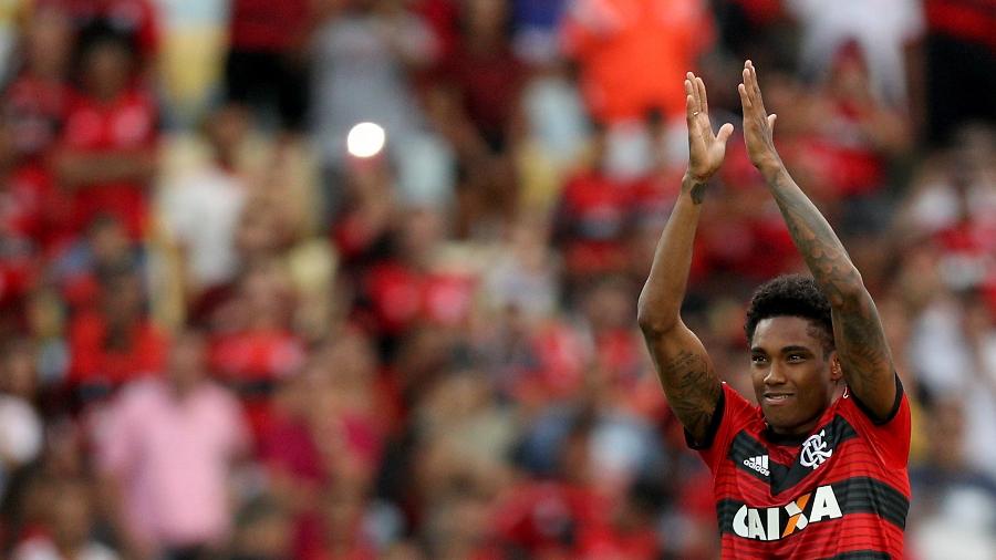Vitinho foi apresentado à torcida do Flamengo no ano passado, no duelo com o Sport, no Maracanã - Buda Mendes/Getty Images