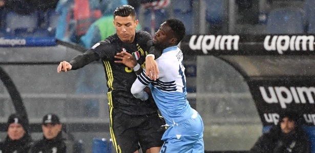 Cristiano Ronaldo enfrenta marcação dura em partida contra a Lazio - Andreas SOLARO / AFP - Andreas SOLARO / AFP