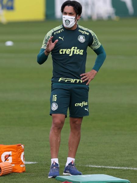 Palmeiras quita pendências e acalma Gustavo Gómez em negociação
