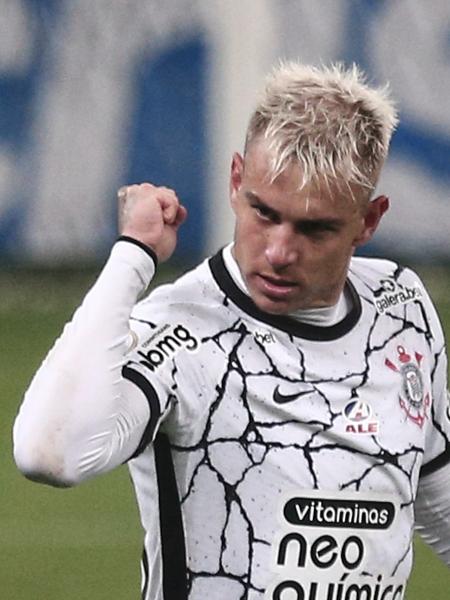 Roger Guedes celebra gol na vitória do Corinthians - Ettore Chiereguini/Ettore Chiereguini/AGIF