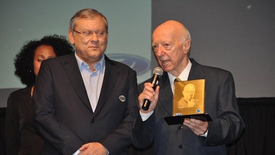 Milton Neves e Claudio Carsughi, quando este recebeu homenagem no Prêmio Ford Aceesp, em 6 de dezembro de 2013 - Marcos Júnior/Portal TT