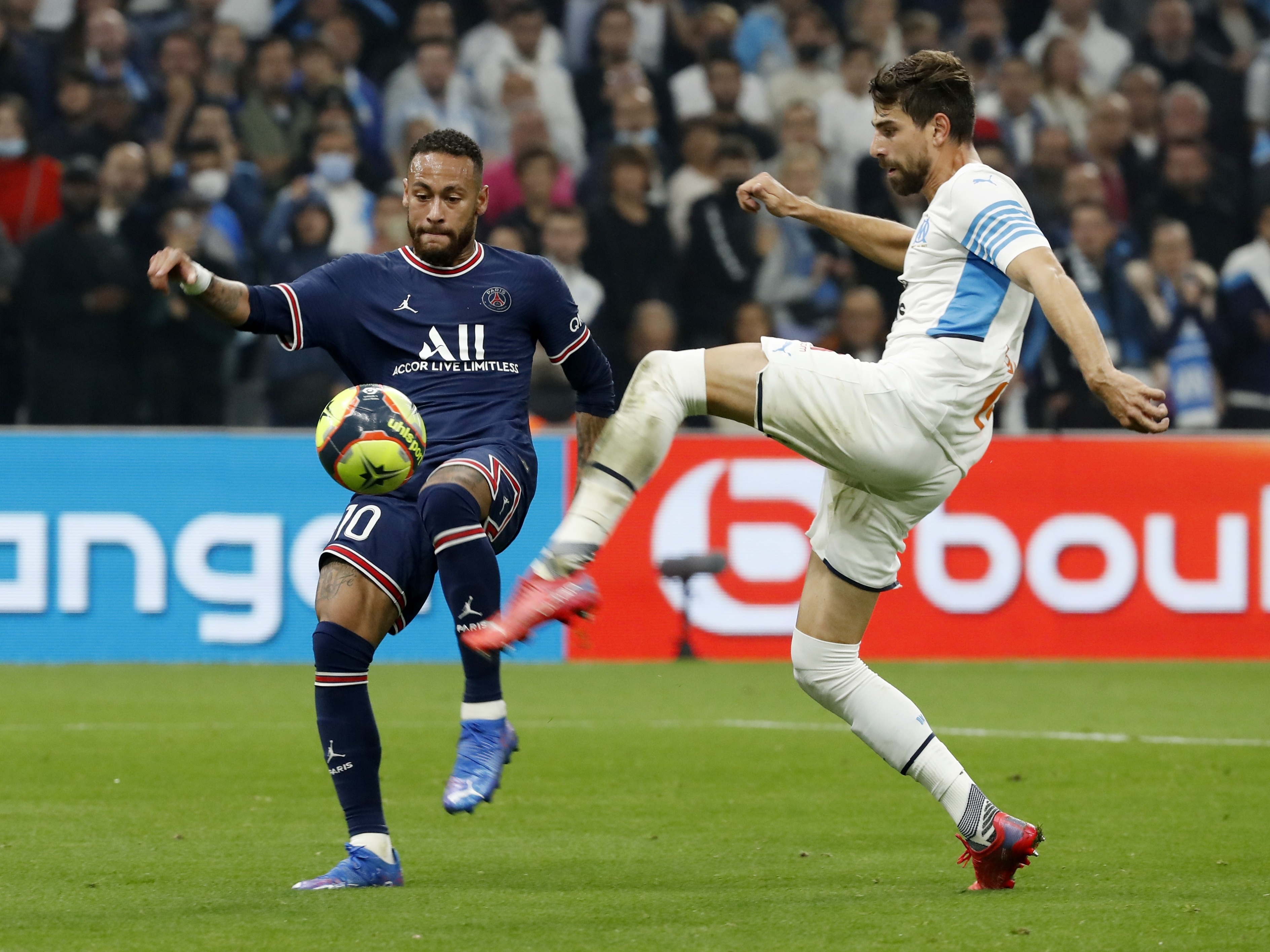 Olympique de Marselha estreia no Francês com virada incrível e em jogo com  tensão no fim, futebol francês