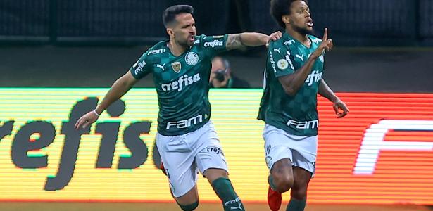 Luiz Adriano comemora gol do Palmeiras contra o Sport pelo Brasileirão