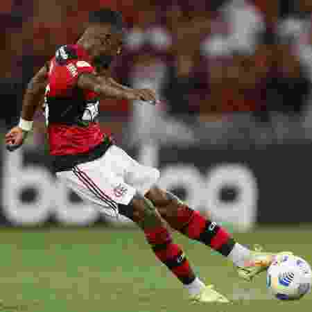 Ramon em ação pelo Flamengo; lateral se envolveu em acidente no início do mês - Gilvan de Souza / Agencia O Dia - Gilvan de Souza / Agencia O Dia