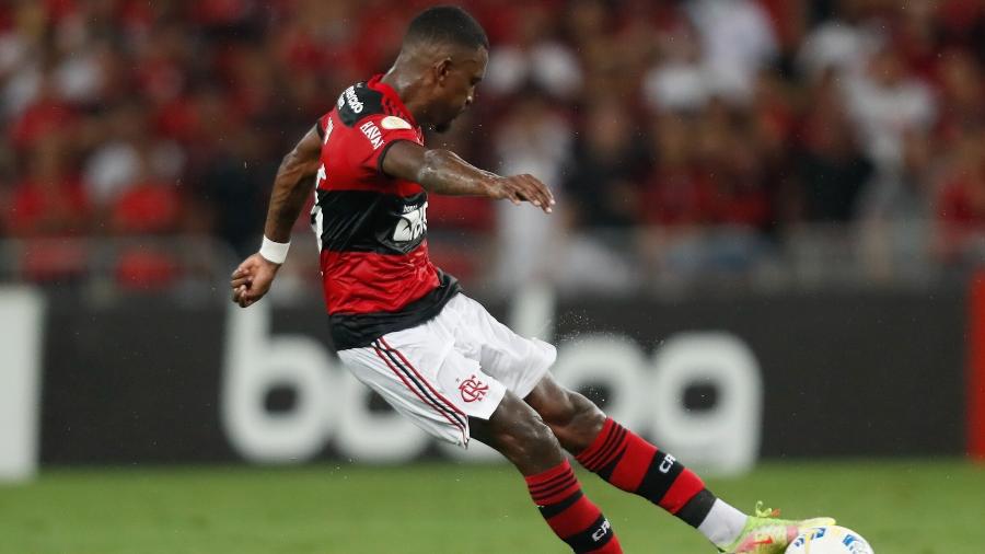 Ramon em ação pelo Flamengo diante do Ceará - Gilvan de Souza / Agencia O Dia