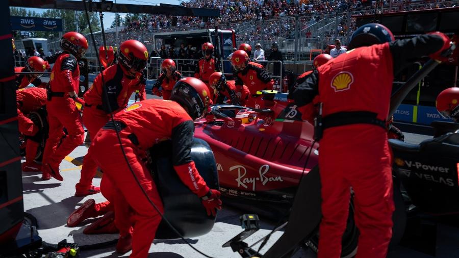 Carlos Sainz faz seu segundo pit no GP do Canadá, colocando um jogo de pneus duros para o fim da prova - Ferrari