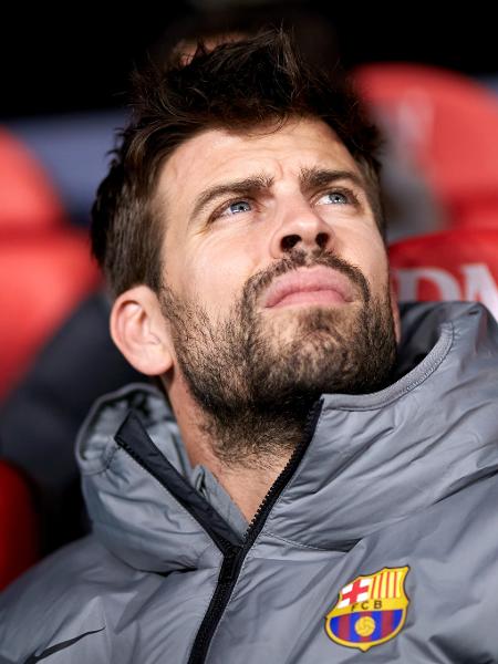 Gerard Piqué foi expulso do banco de reservas no último jogo da carreira - Ion Alcoba/Quality Sport Images/Getty Images