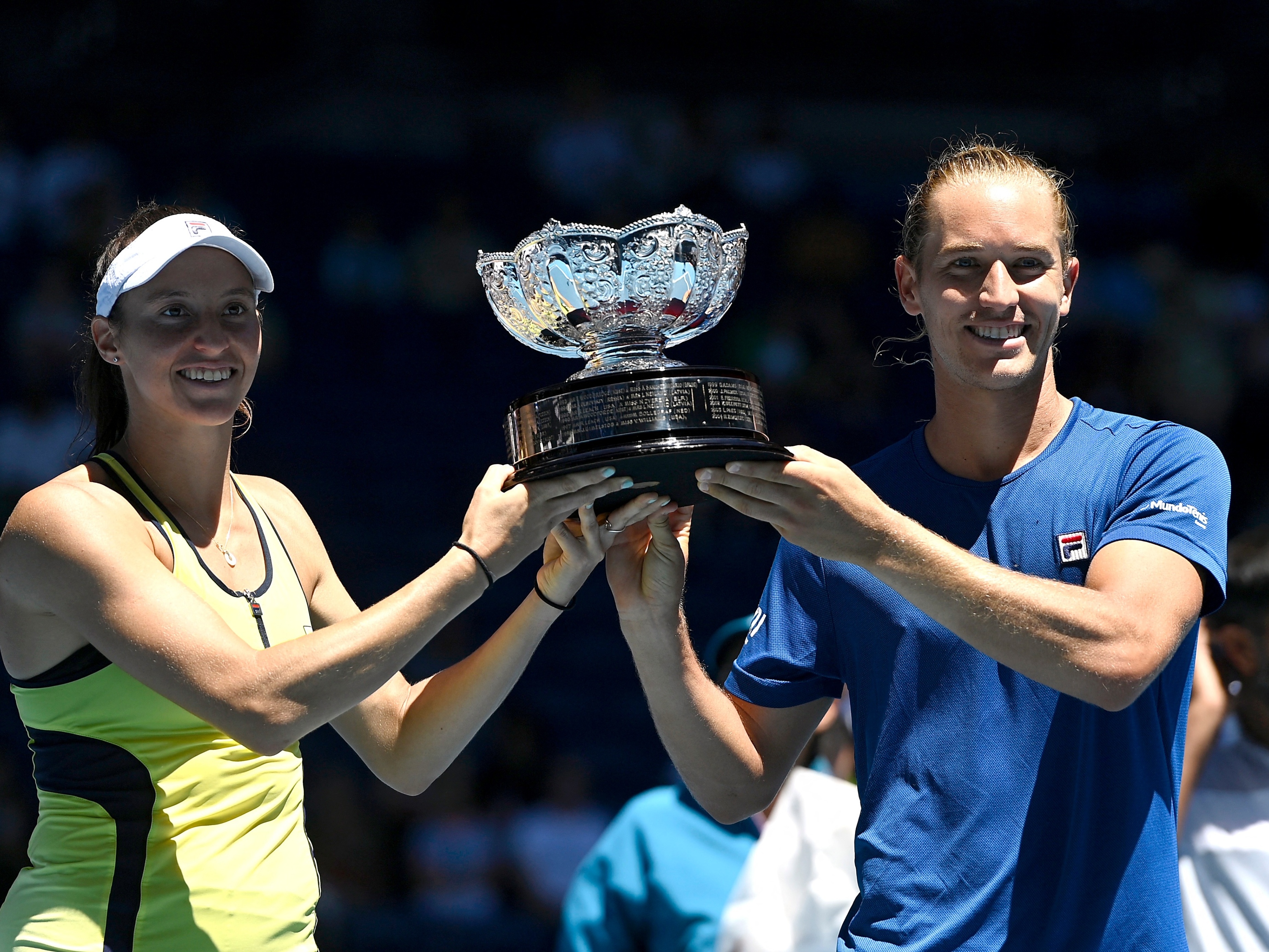 Logo em seu retorno às quadras Luisa Stefani vence torneio WTA de Chennai