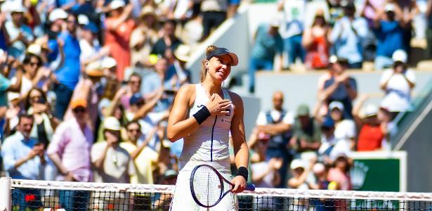 Bia Haddad vence espanhola, vai às quartas de final de Roland Garros e  quebra marca de 55 anos