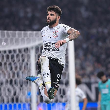 Yuri Alberto, do Corinthians, comemora seu gol de pênalti sobre o Newell's, pela Sul-Americana