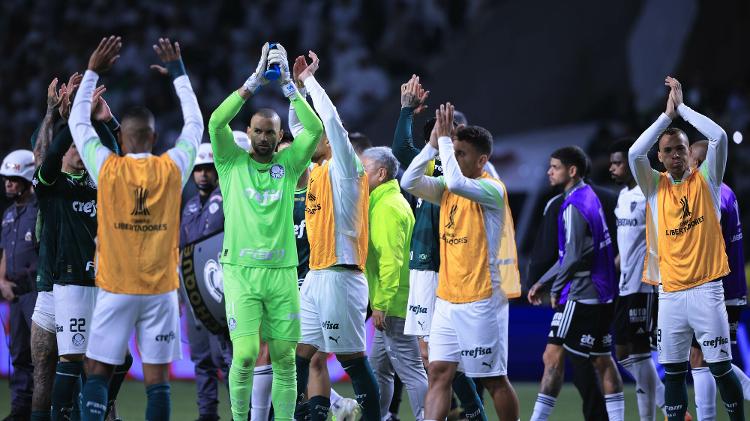 Jogadores do Palmeiras comemoram a classificação às quartas da Libertadores após empate com o Atlético-MG