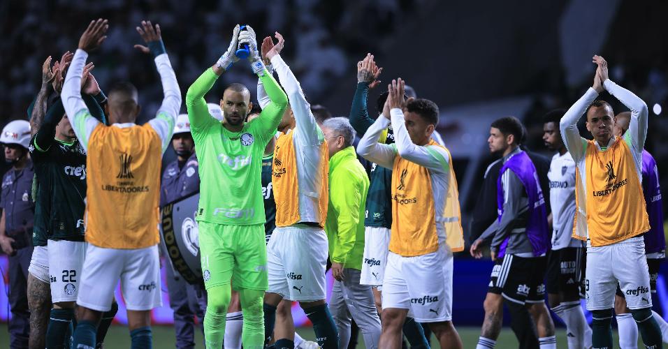 Jogadores do Palmeiras comemoram a classificação às quartas da Libertadores após empate com o Atlético-MG