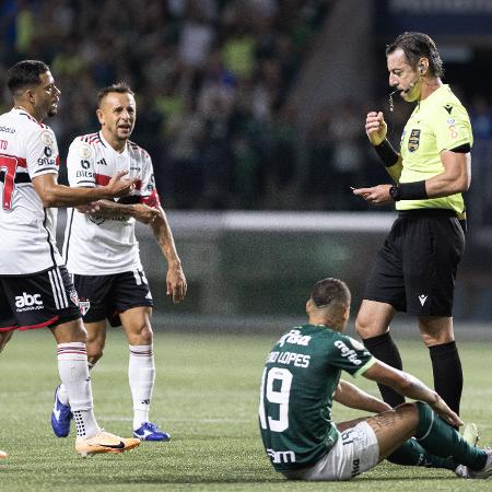 O árbitro Raphael Claus em Palmeiras x São Paulo