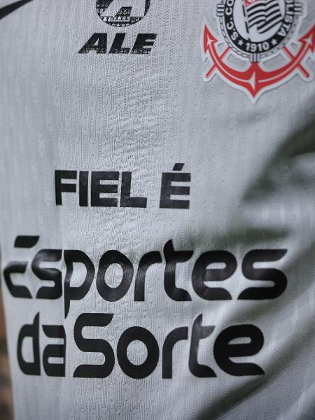 Camisa do Corinthians com o patrocínio da Esportes da Sorte