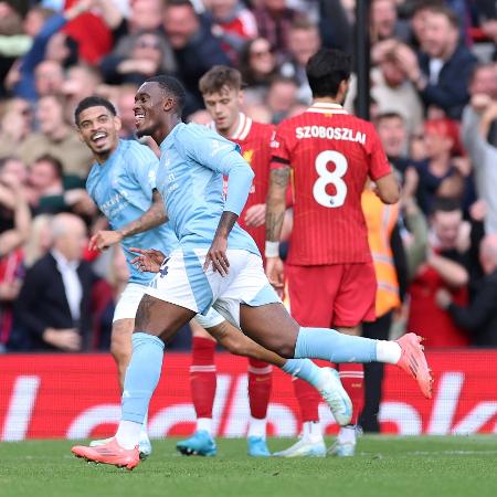 Callum Hudson-Odoi comemora gol do Nottingham Forest contra o Liverpool