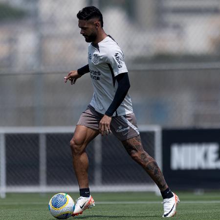 Raniele durante treino do Corinthians no CT Dr. Joaquim Grava