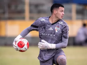 São Paulo perde gol absurdo, mas vence Flu nos pênaltis com goleiro paredão