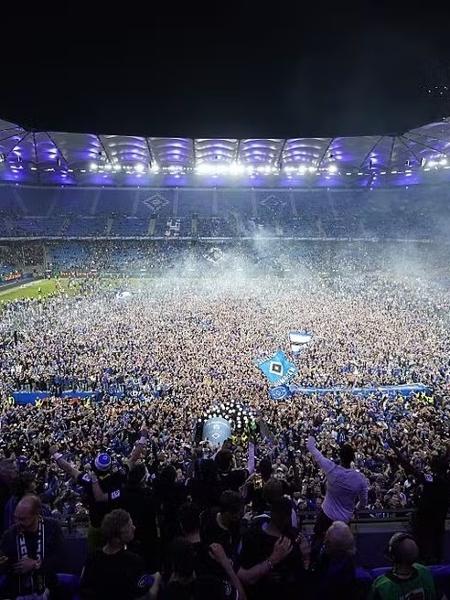 Festa do acesso do Hamburgo termina com torcedores feridos em invasão de campo - Marcus Brandt/picture alliance via Getty Images