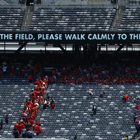 Arquibancada do Metlife Stadium sendo esvaziada por risco de tempestade durante Palmeiras x Al Ahly, no Mundial Arquibancada do Metlife Stadium sendo esvaziada por risco de tempestade durante Palmeiras x Al Ahly, no Mundial