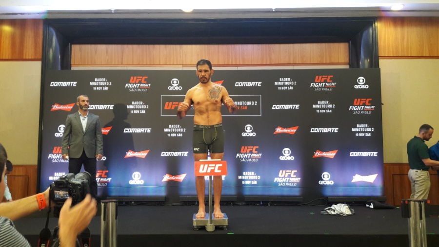 Minotouro na pesagem do UFC em São Paulo; lutador pega Cannonier no Canadá - Danilo Lavieri/UOL Esporte