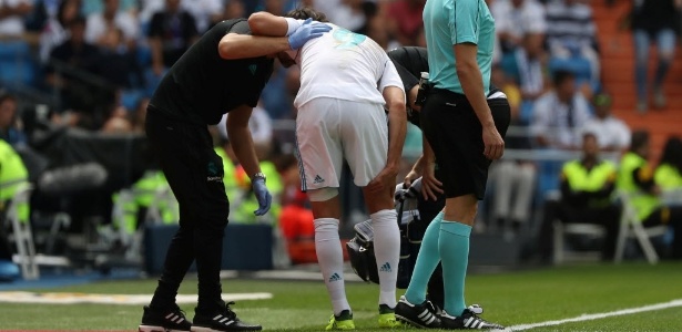 Benzema se contunde durante jogo do Real Madrid - REUTERS/Susana Vera