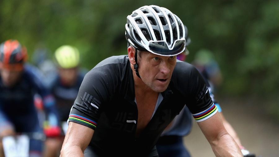 Lance Armstrong participa de corrida de bicicleta na Costa Rica - Ezra Shaw/Getty Images/AFP