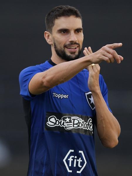 Atacante Rodrigo Pimpão gesticula em treino do Botafogo no Nilton Santos - VITOR SILVA/SSPRESS/BOTAFOGO