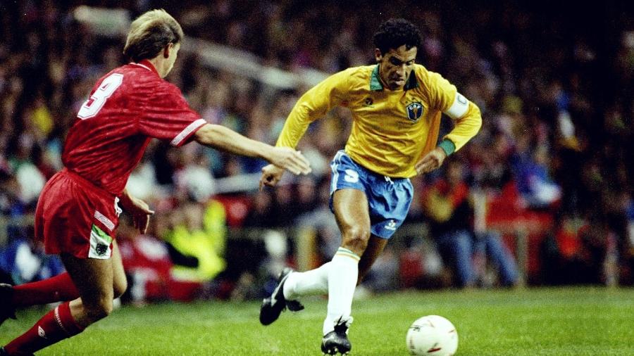 Careca em ação pela seleção brasileira durante derrota para o País de Gales em 1991; jogador foi reserva na Copa de 1982 - Russell Cheyne/Allsport