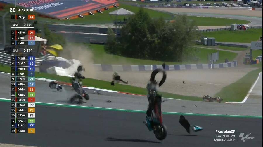 Acidente entre Johann Zarco e Franco Morbidelli paralisou prova da Áustria de MotoGP - Reprodução/Twitter