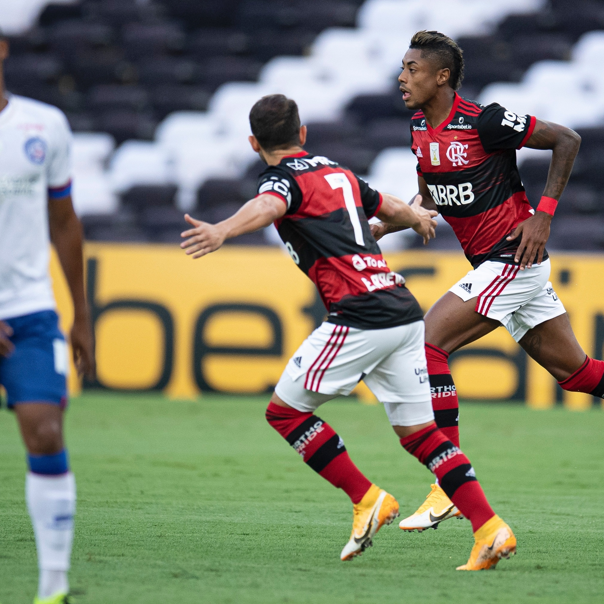 Copa do Brasil: em jogo eletrizante, Grêmio bate o Bahia nos