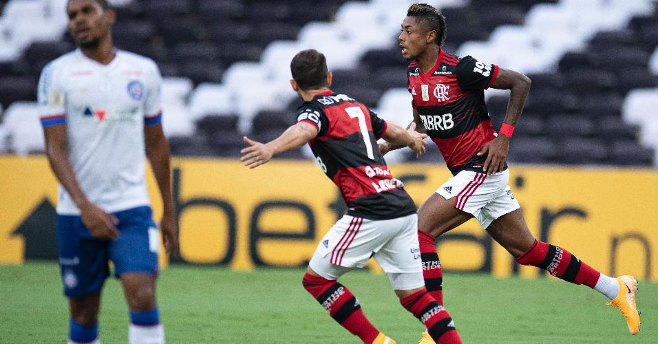 Bruno Henrique comemora gol pelo Flamengo contra o Bahia, em jogo do Brasileirão