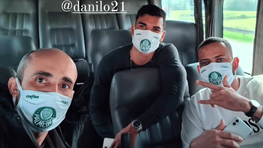 Diego Bittencourt, Danilo Barbosa e Matheus Magalhães na chegada do volante em São Paulo para assinar com o Palmeiras - Instagram