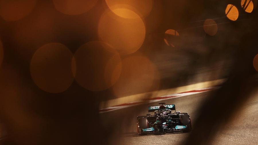 Britânico da Mercedes ainda parabenizou Max Verstappen pela pole position no Bahrein - Lars Baron/Getty Images