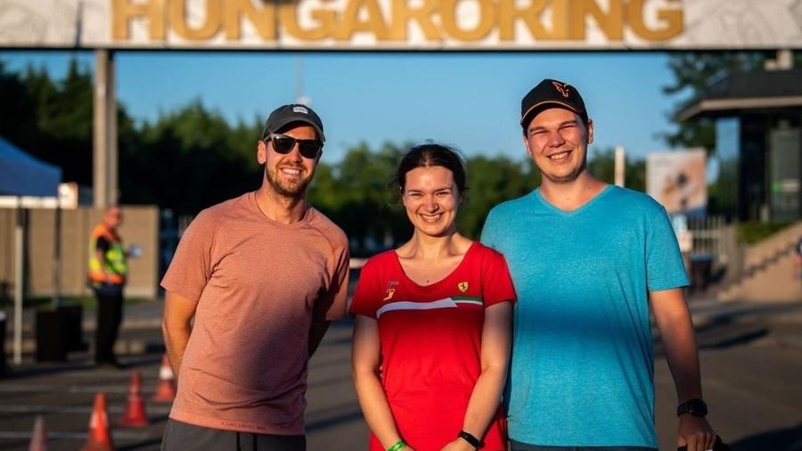 Vettel com o casal Veronika e Daniel no portão de Hungaroring - Reprodução/Instagram