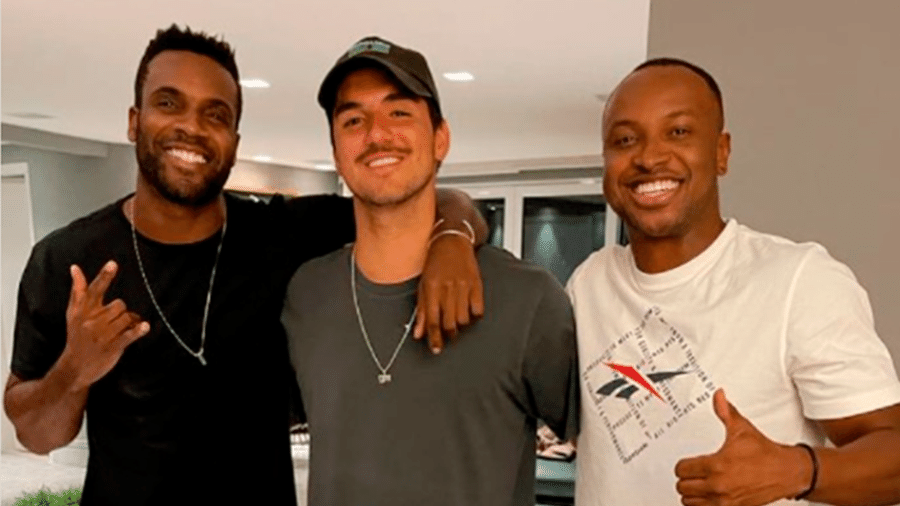 Medina aparece em foto com amigos Thiaguinho e Rafael Zulu e comenta: "Amo vocês" - Reprodução/Instagram