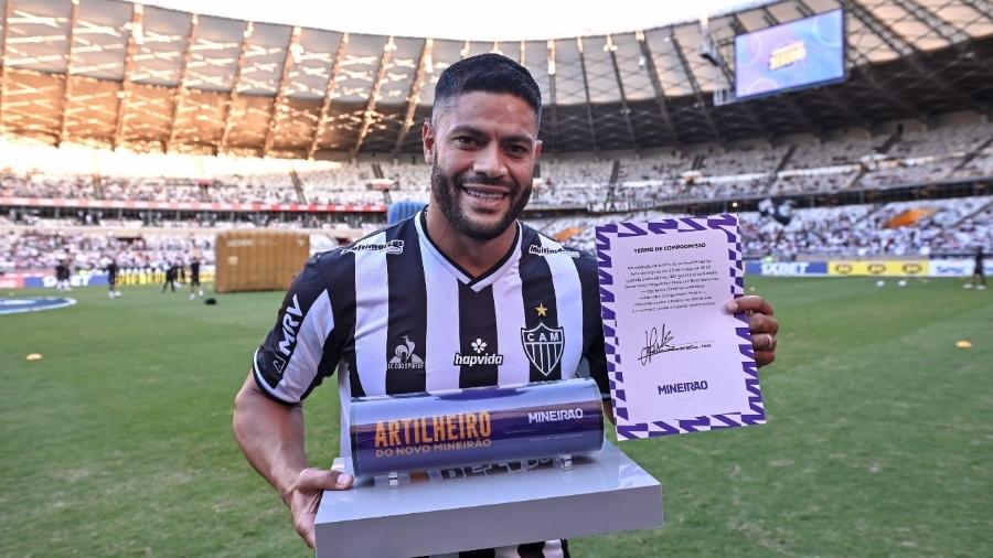 Hulk recebeu uma homenagem do Mineirão por atingir a marca de 32 gols no estádio - Yuri Edmundo/Agência i7/Mineirão