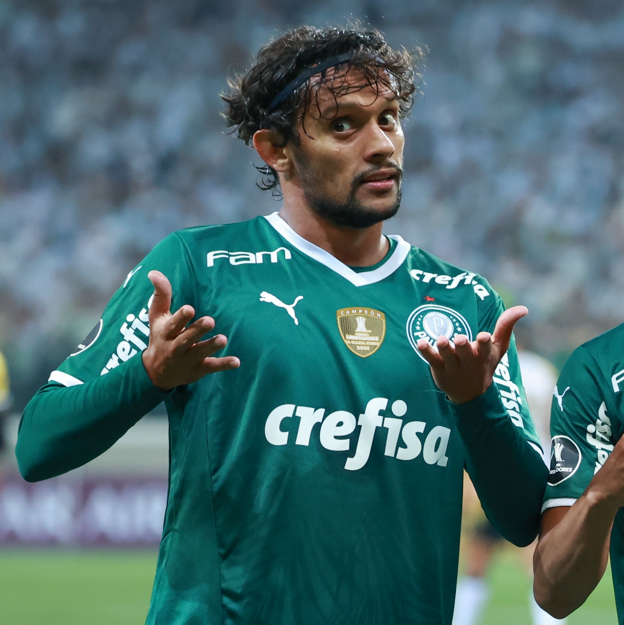 Palmeiras parabeniza Gustavo Scarpa pelo 28º aniversário