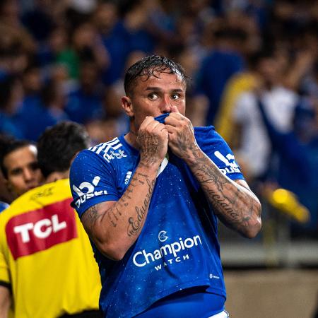 Edu, do Cruzeiro, comemora gol contra o Vasco pela Série B do Brasileirão - Alessandra Torres/AGIF
