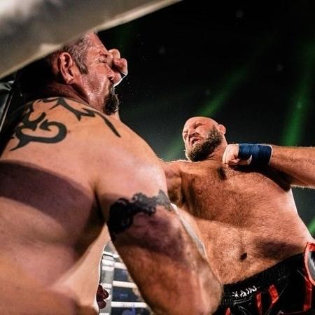 Ben Rothwell estreou com vitória impressionante no boxe sem luvas - Divulgação/BKFC