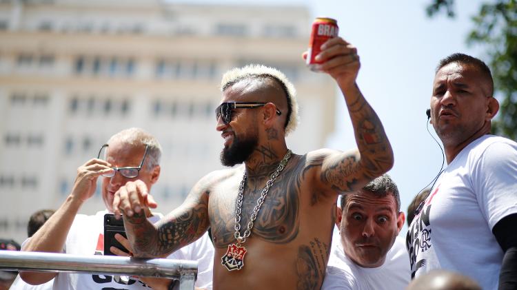 Gabigol afiado, Vidal ancorado e Rodinei + Landim: como Fla festejou ontem