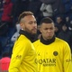 Golaço de Neymar no aquecimento do PSG deixa Mbappé perplexo; veja